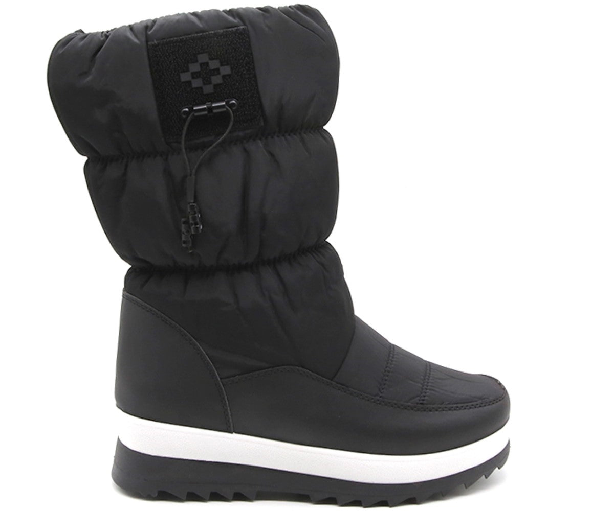 black contrast snowboot