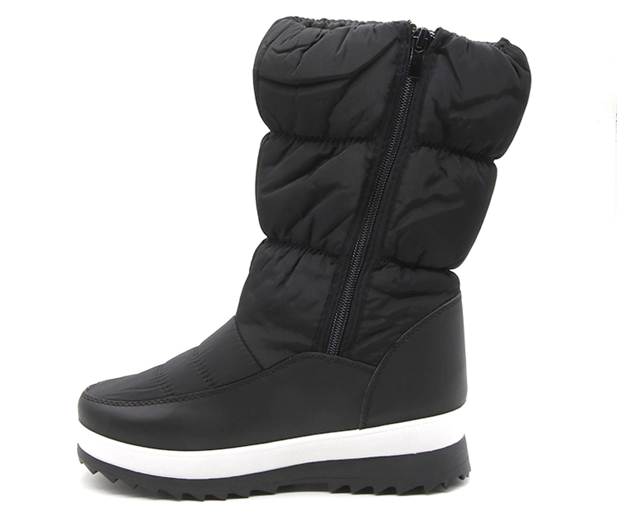 black contrast snowboot