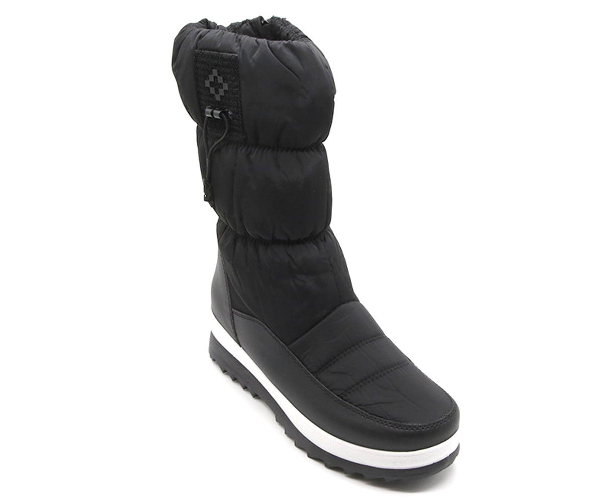 black contrast snowboot