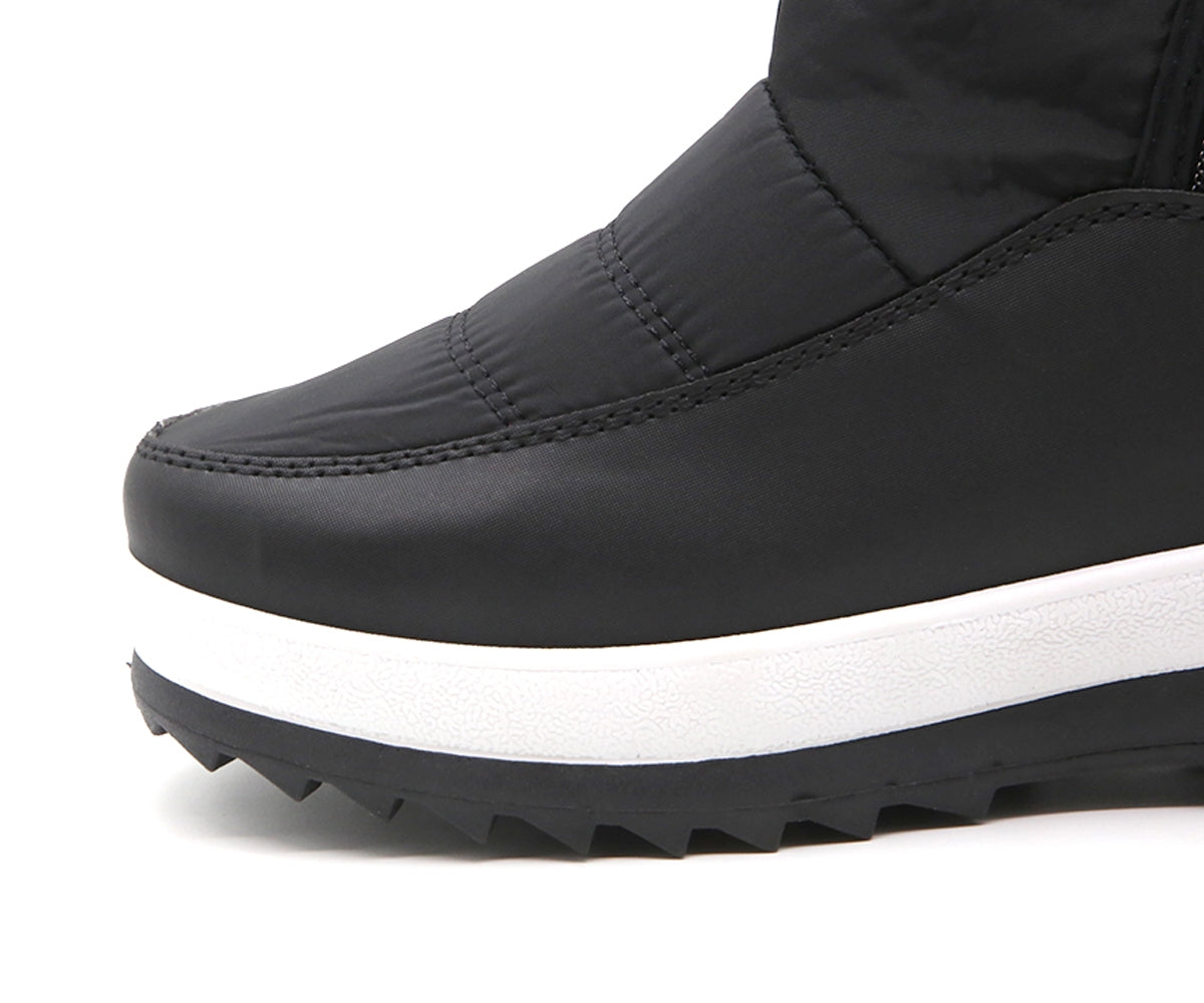 black contrast snowboot
