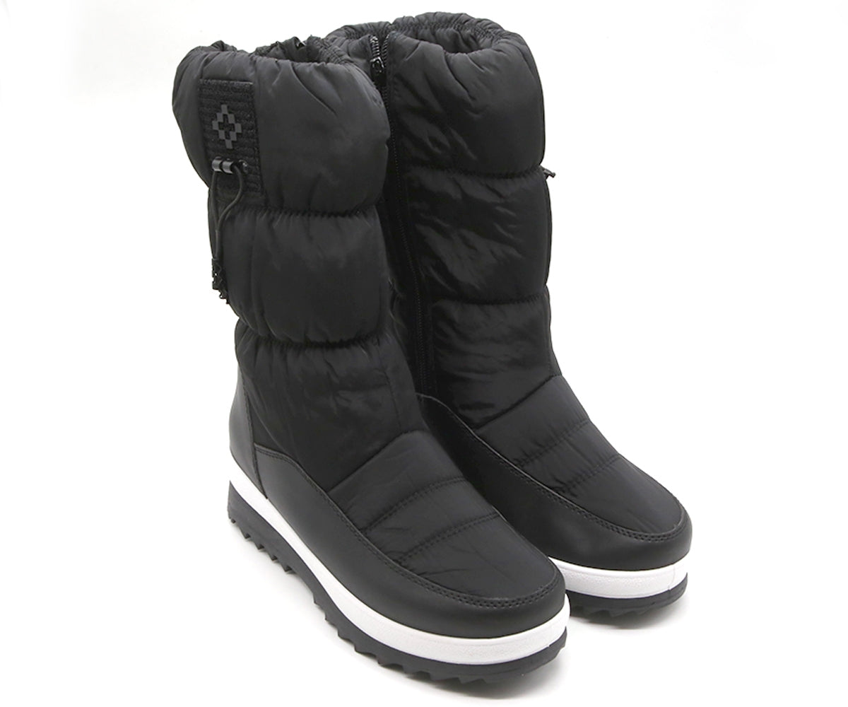 black contrast snowboot