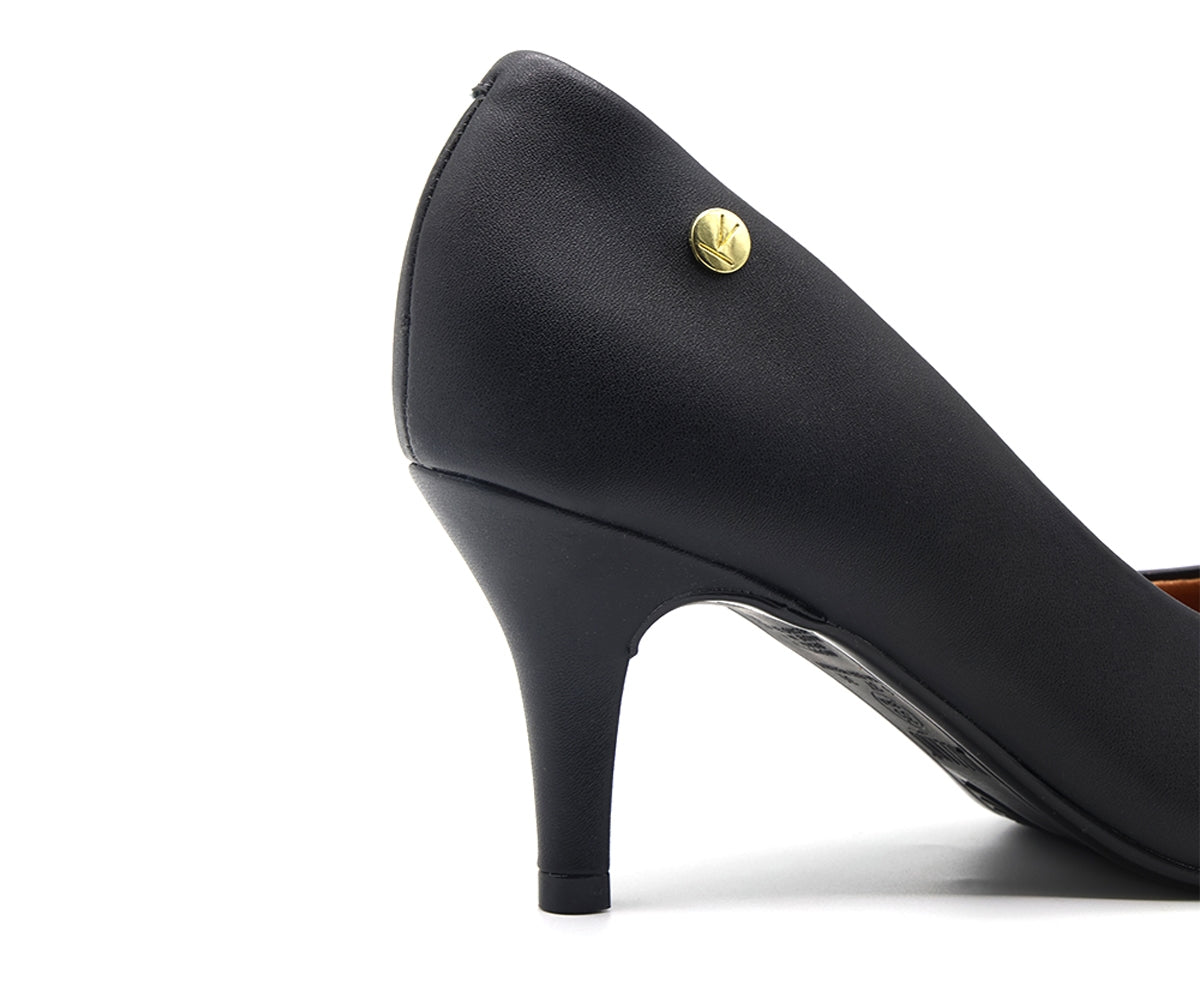 br classic low black stilettos