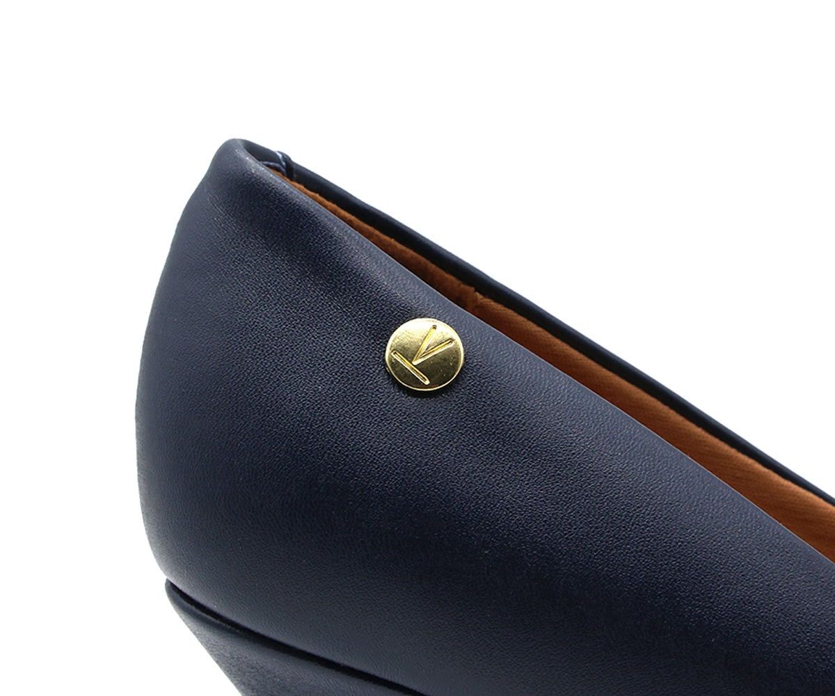 br classic low navy stilettos