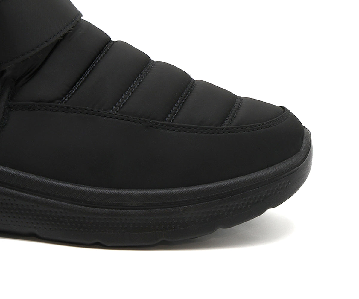 black short snowboot