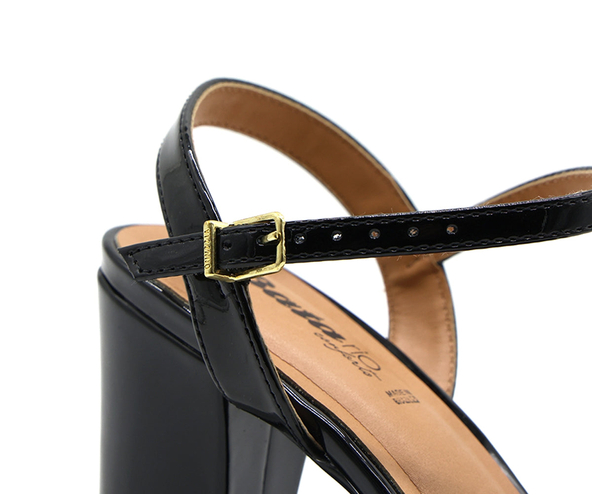 br black patent sandal