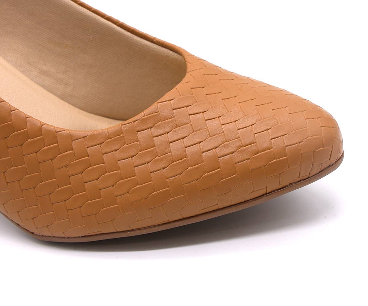 br comfy tan woven pumps