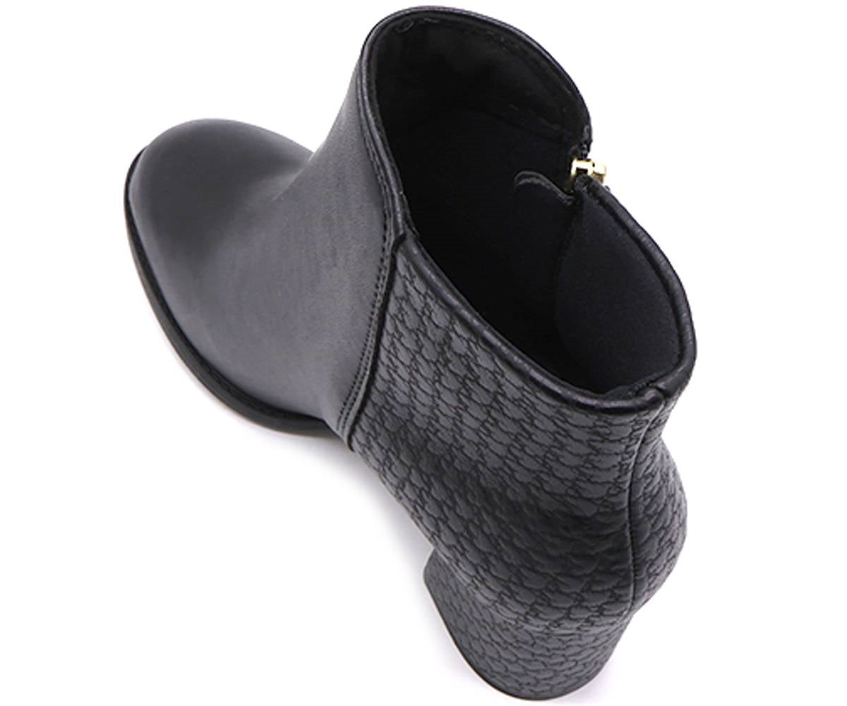 br textured black ankle boots