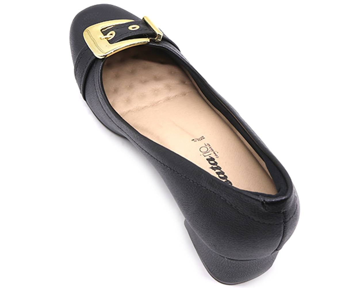 br comfy black buckled pumps