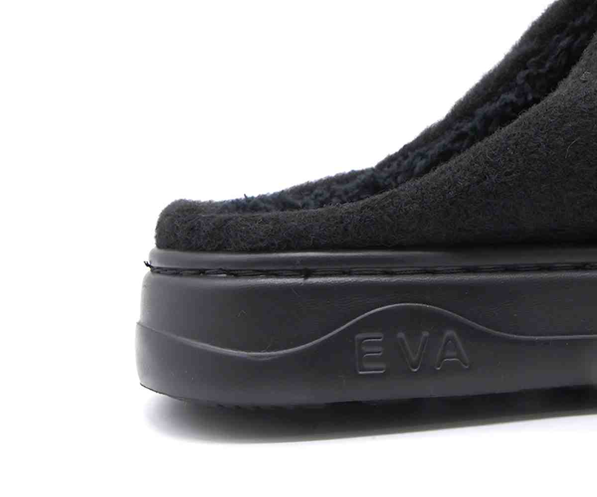 Black House Slipper