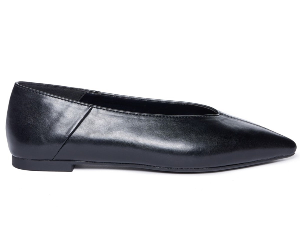Black Sleek Point Flats