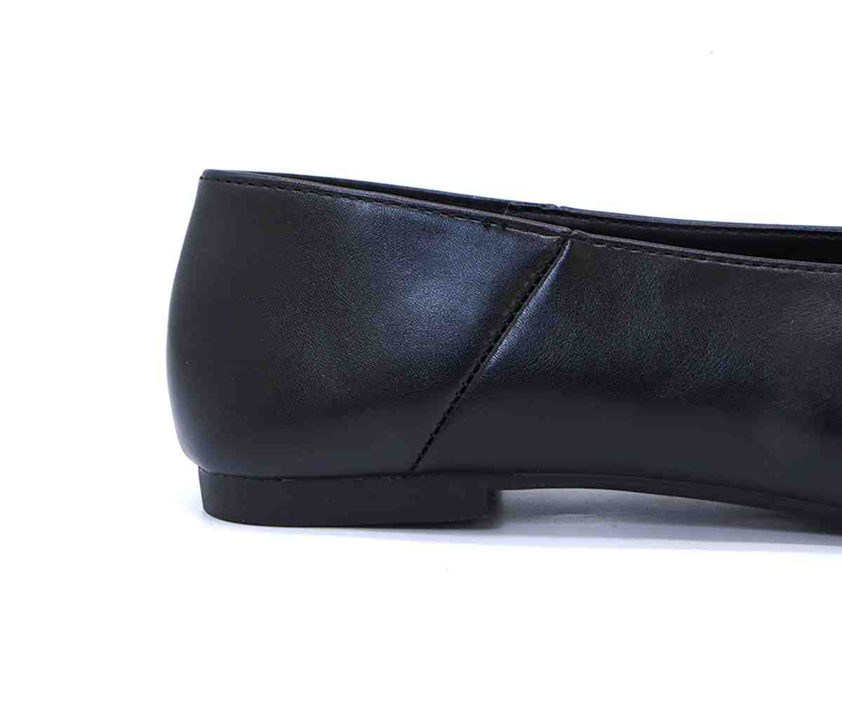 Black Sleek Point Flats