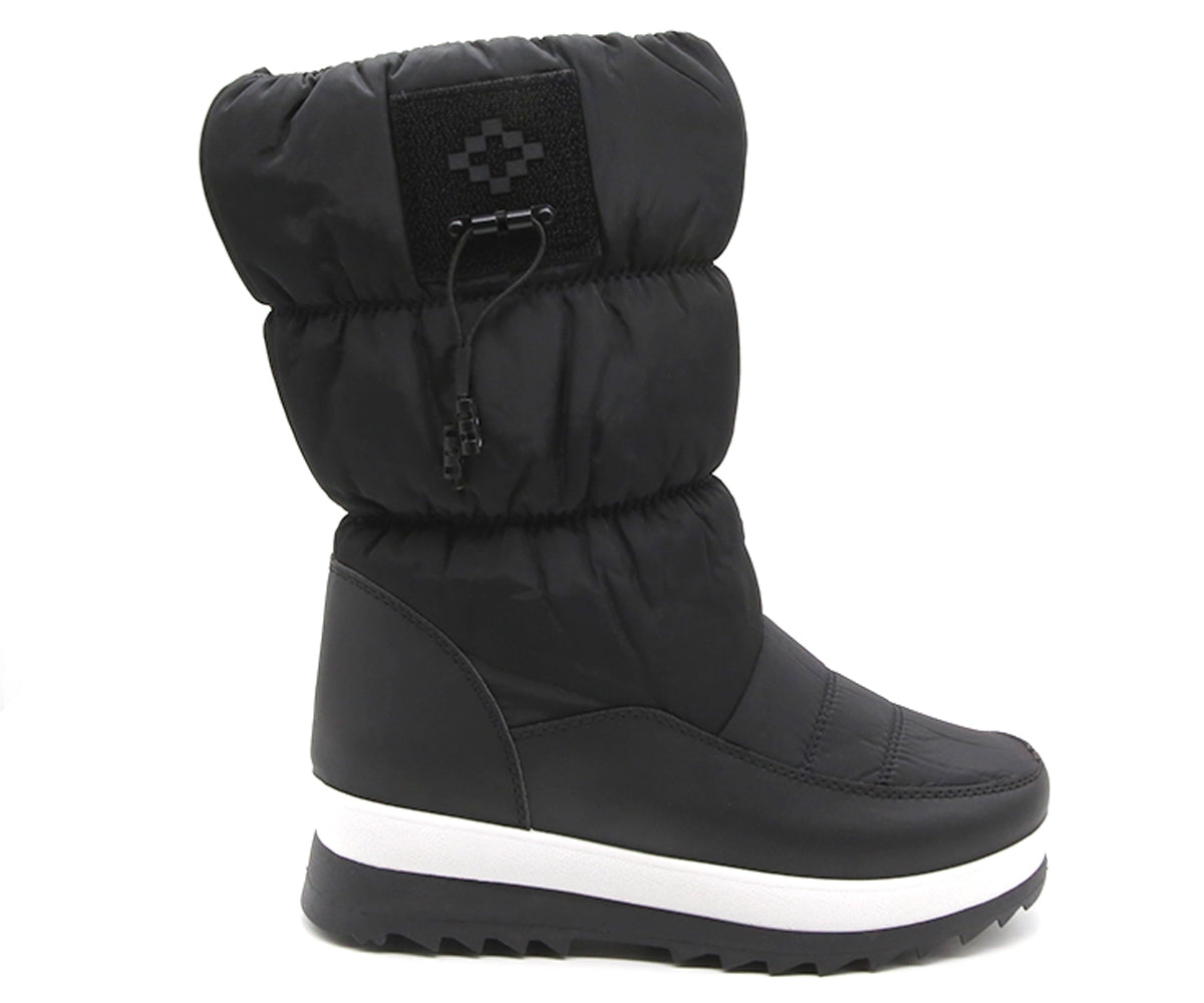 black contrast snowboot
