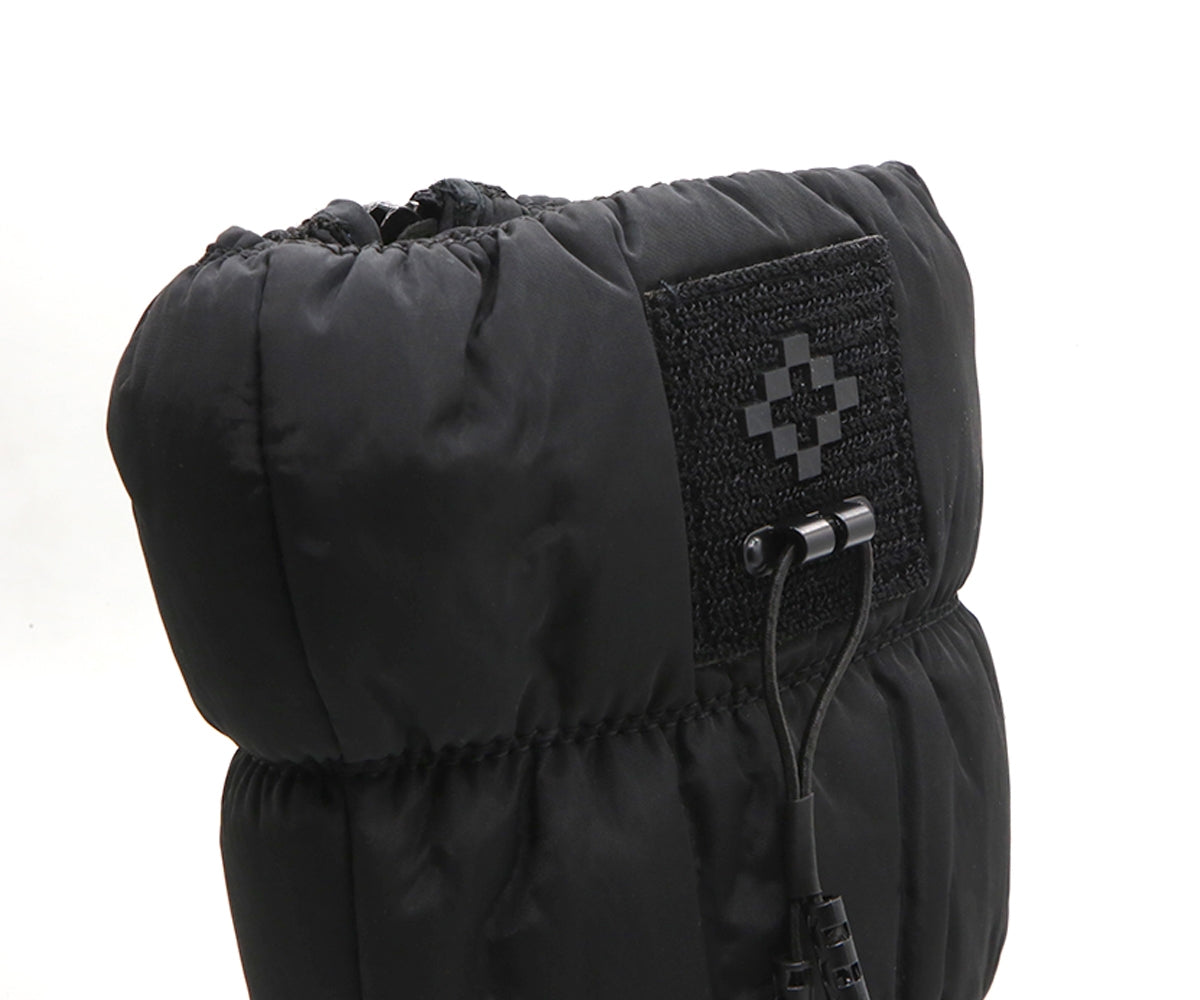 black contrast snowboot