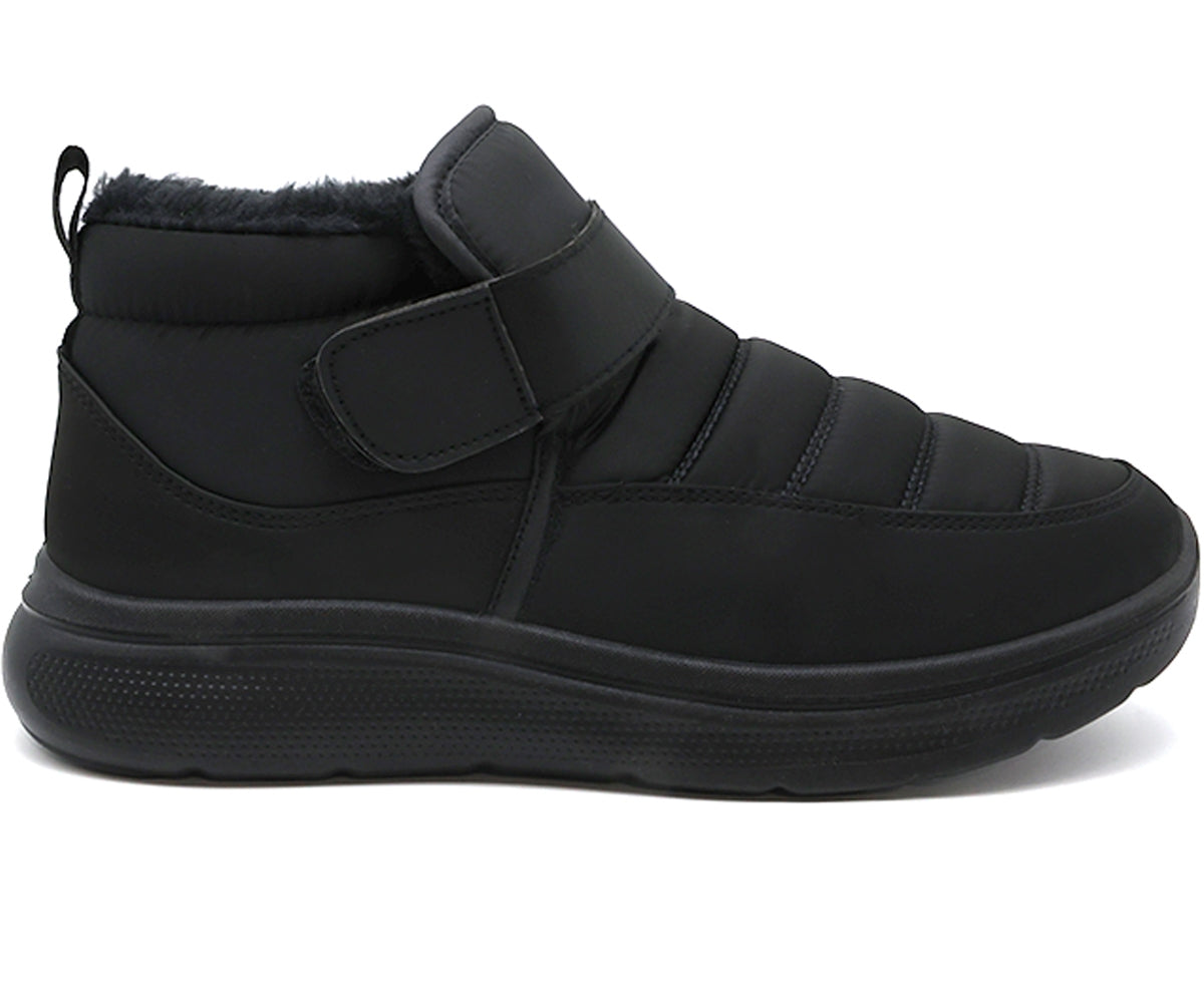 black short snowboot