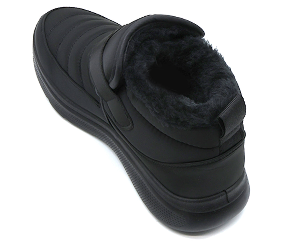 black short snowboot