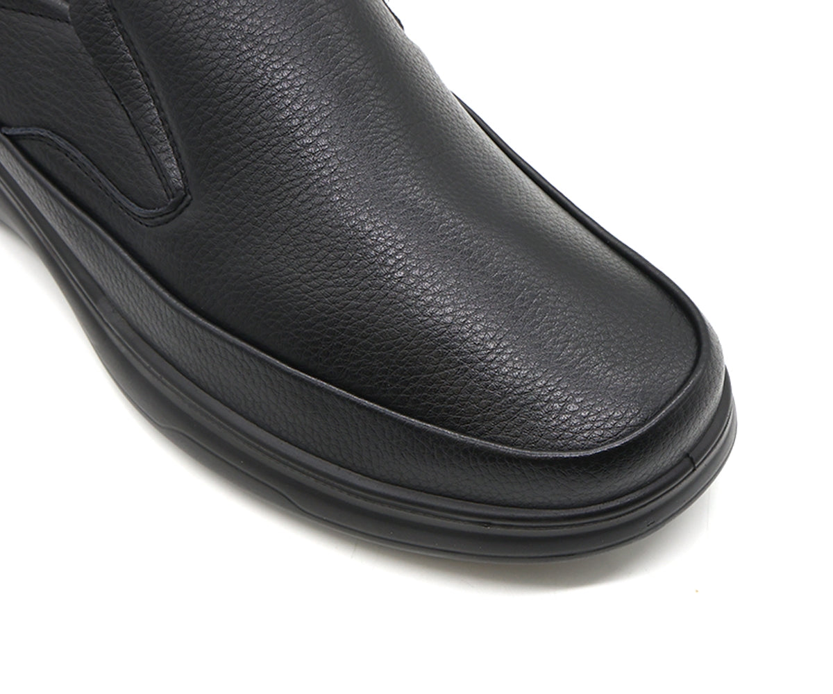 lightweight  all black loafer