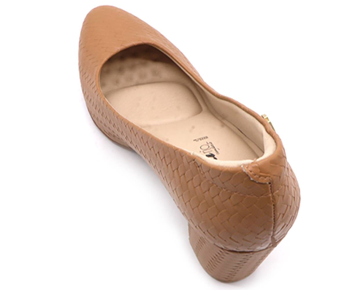 br comfy tan woven pumps