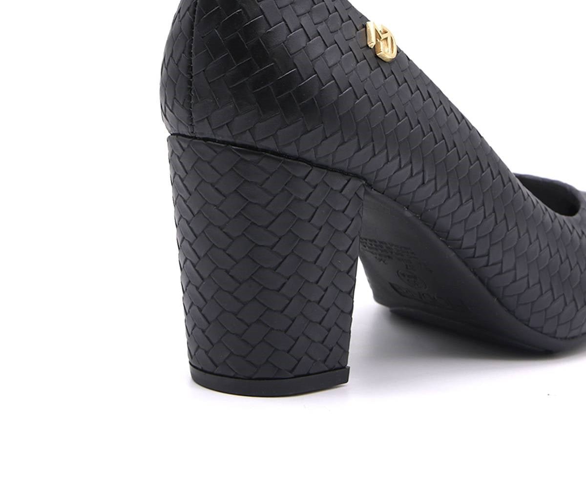 br comfy black woven pumps