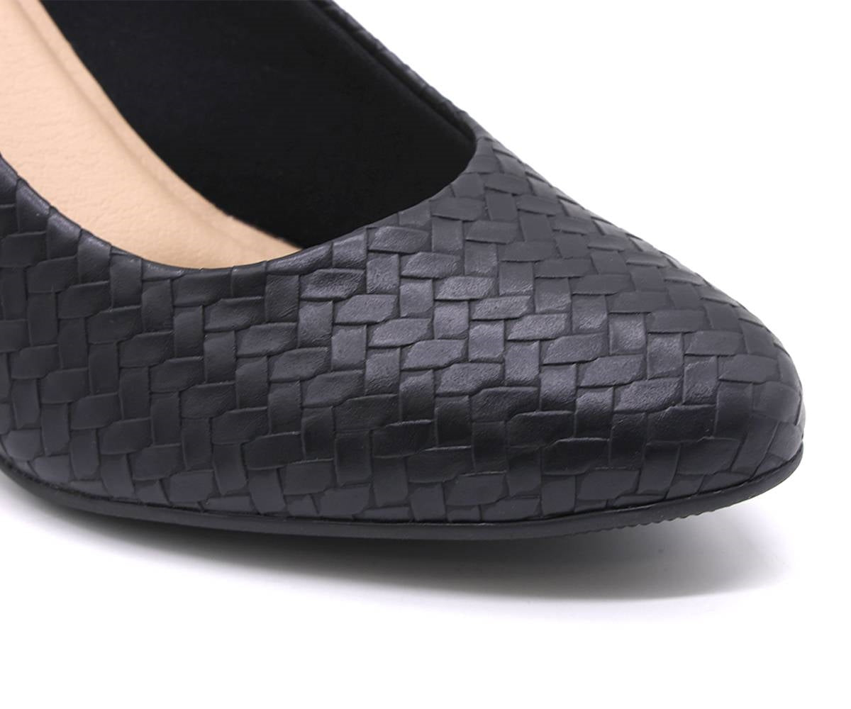 br comfy black woven pumps