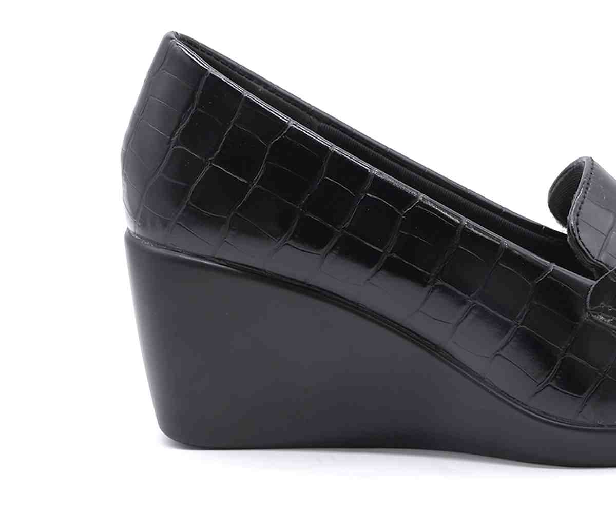 Comfit Black Croc Wedge Loafer