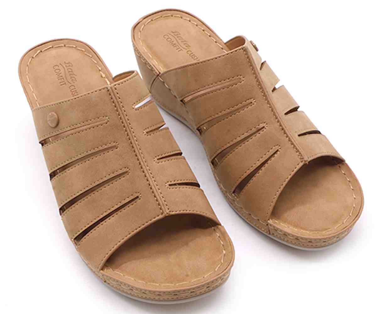 Comfit Camel Cut-Out Wedge Slides