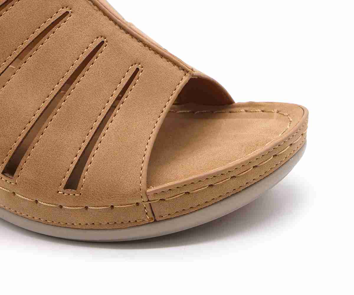 Comfit Camel Cut-Out Wedge Slides