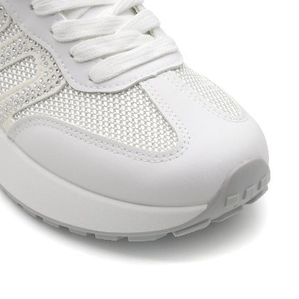 White Mesh-Panel Retro Sneaker in White – close-up of the toe