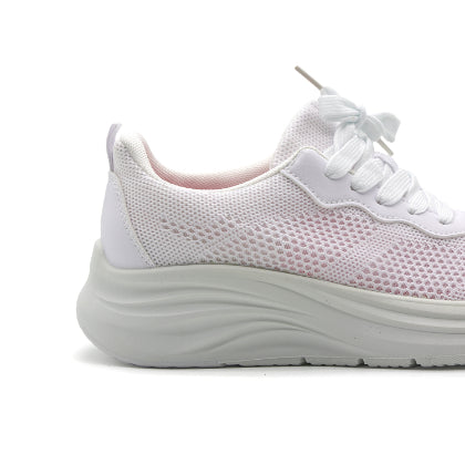 White Chunky-Knit Platform Sneaker in White – close-up of the heel and sole
